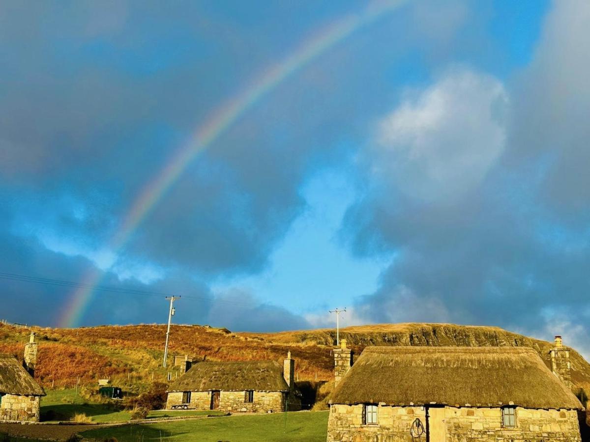 Tigh Mairi At Mary'S Thatched Cottages Elgol Exterior foto