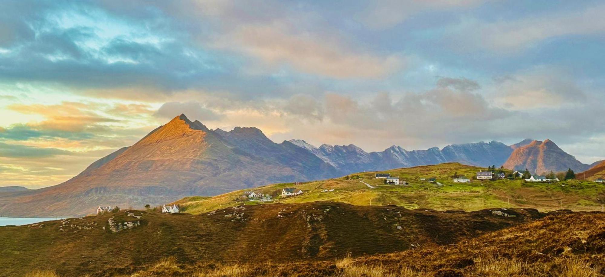 Tigh Mairi At Mary'S Thatched Cottages Elgol Exterior foto